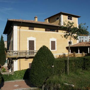 Appartamenti in  villa,  piscina & parco