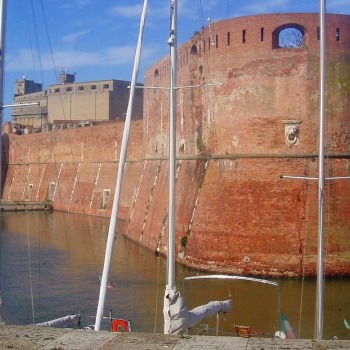 Visit Livorno by boat along the canals