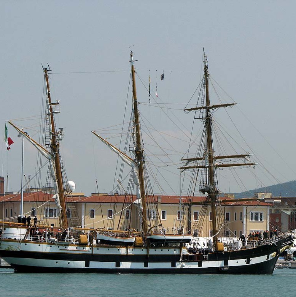 Visitare Livorno in battello lungo i canali