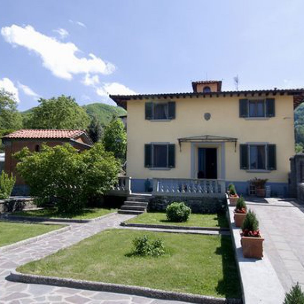 Villa nel Mugello con panorama sulle montagne