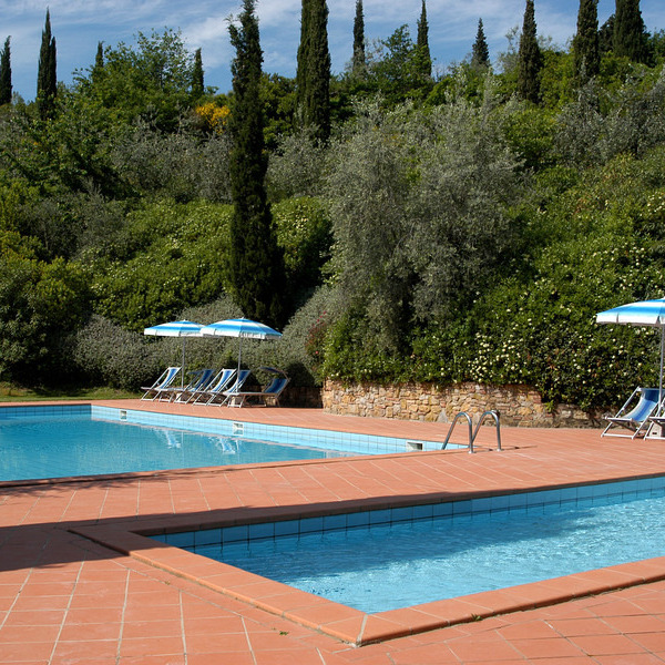 Grandi appartamenti & piscina, tennis, orto