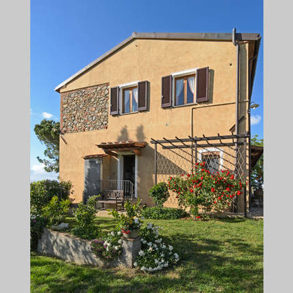 Farmhouse, with flats & pool on the wine road