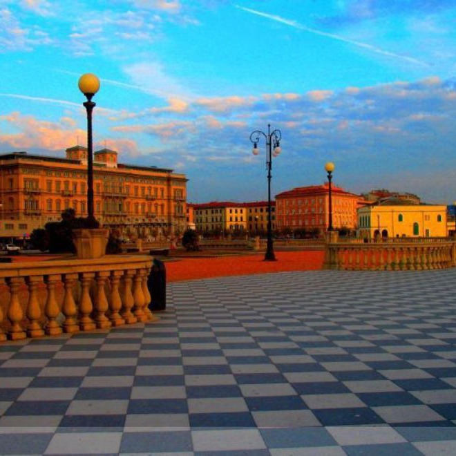 Visit Livorno by boat along the canals