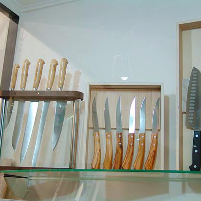 Discover the art of making knives and blades