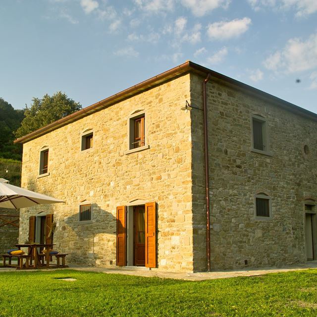 2 Casali di pietra immersi nel verde