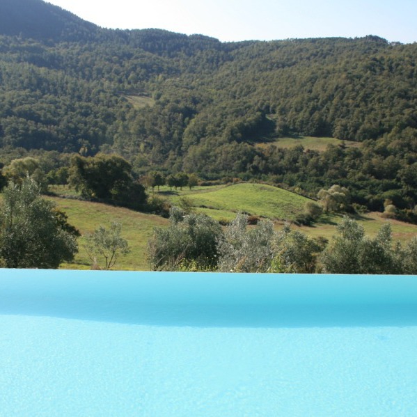 2 Casali di pietra immersi nel verde