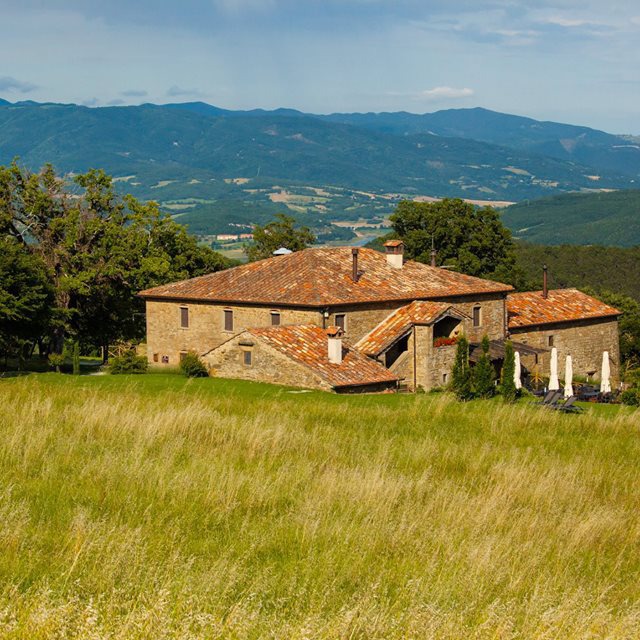 2 Casali di pietra immersi nel verde