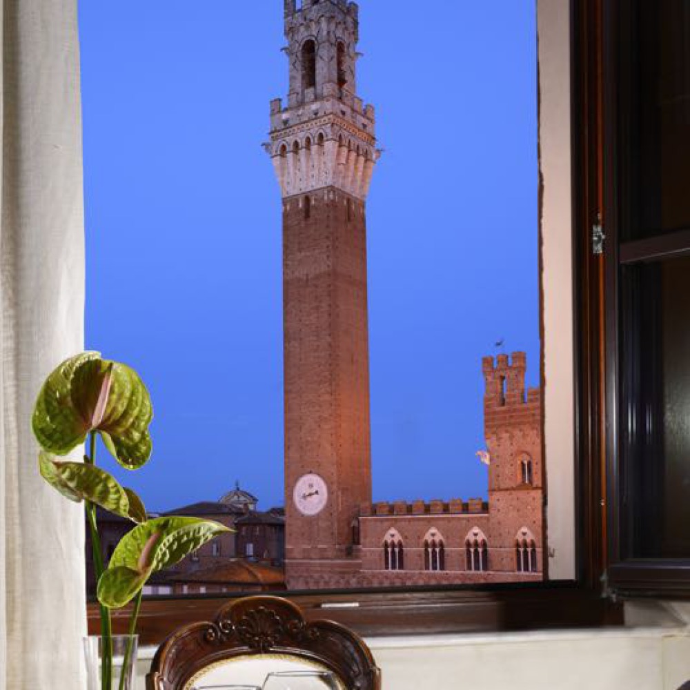 Siena apartment for two on Piazza del Campo