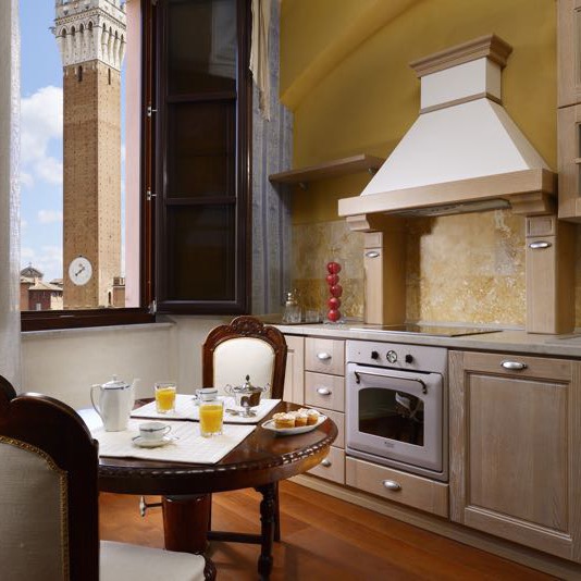 Siena apartment for two on Piazza del Campo