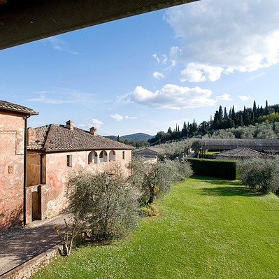 Luxury farmhouse in the tuscan countryside