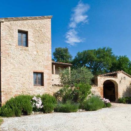 Renovated villa in the tuscan countryside