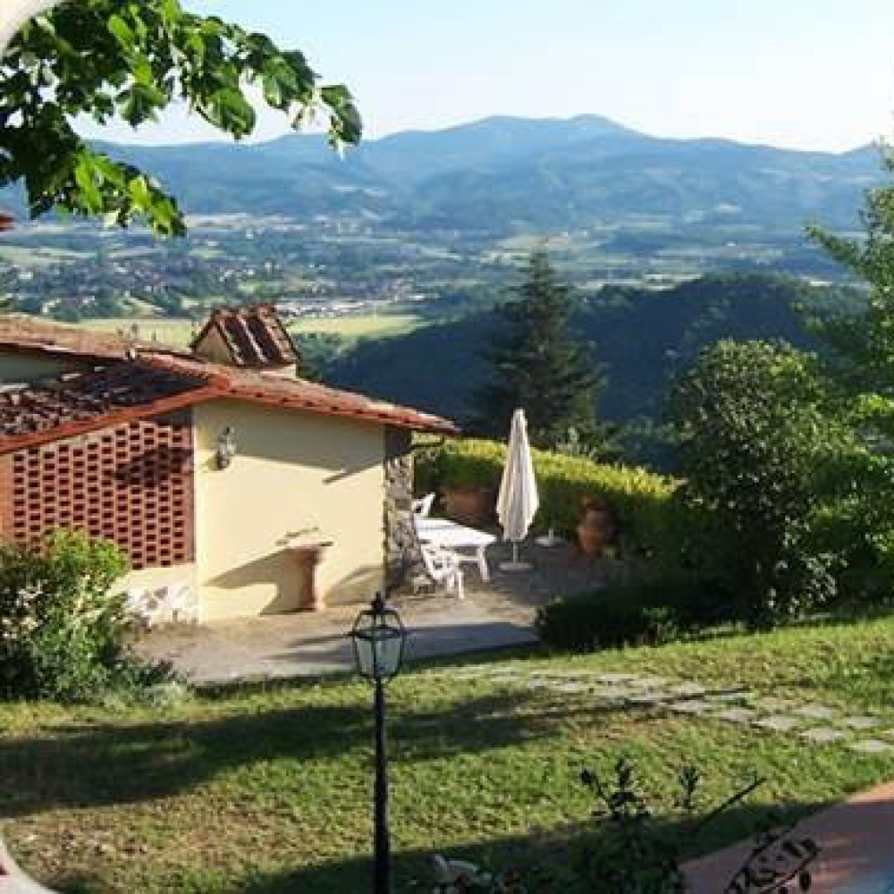 Villa con panorama montagne vicino a Firenze