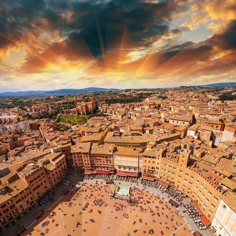 The Palio seen from above and exclusively